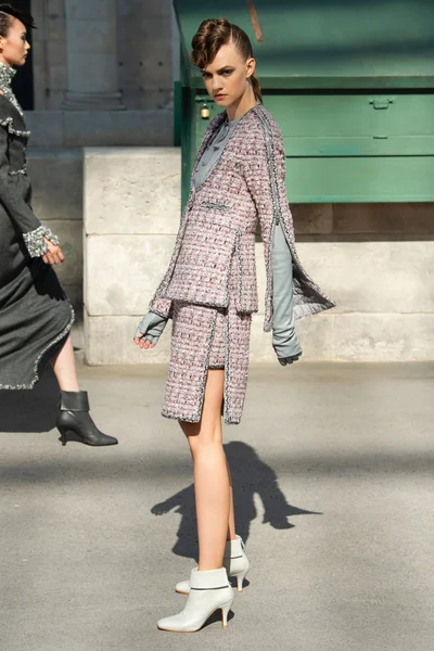 Look 15